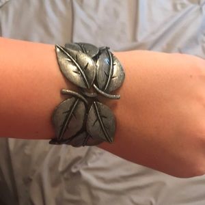 ♥️ Silver Flower Cuff Bracelet